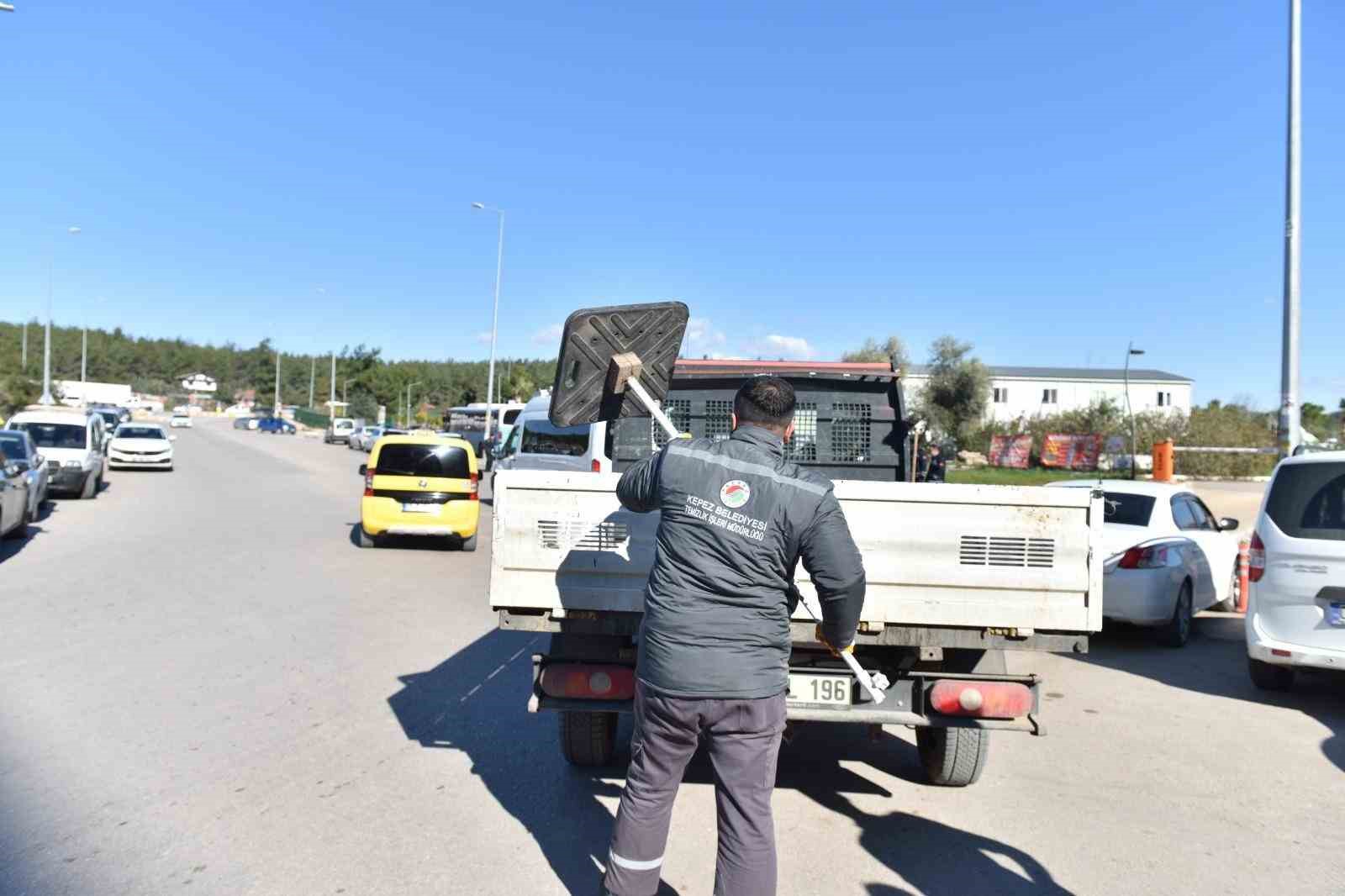 Kepez&rsquo;de seyyar satıcı ve dilencilere operasyon
