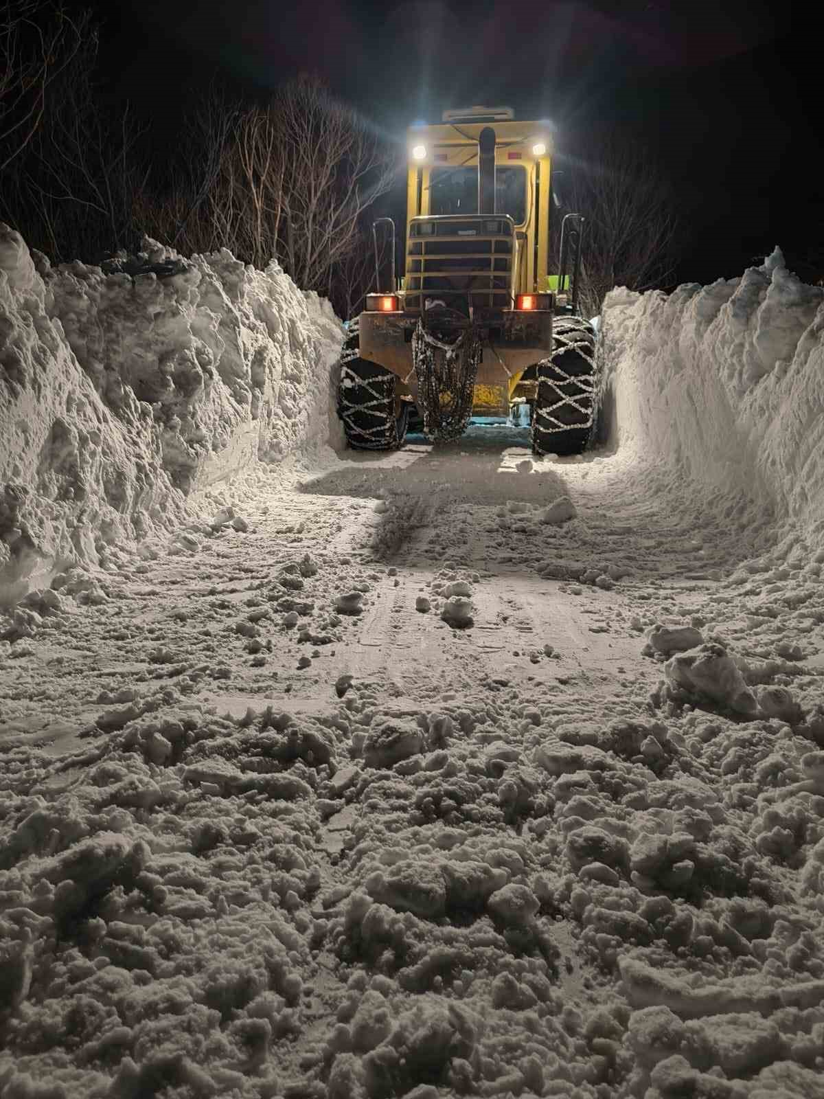 Karako&ccedil;an il&ccedil;esine kar kalınlığı bir metreyi ge&ccedil;ti
