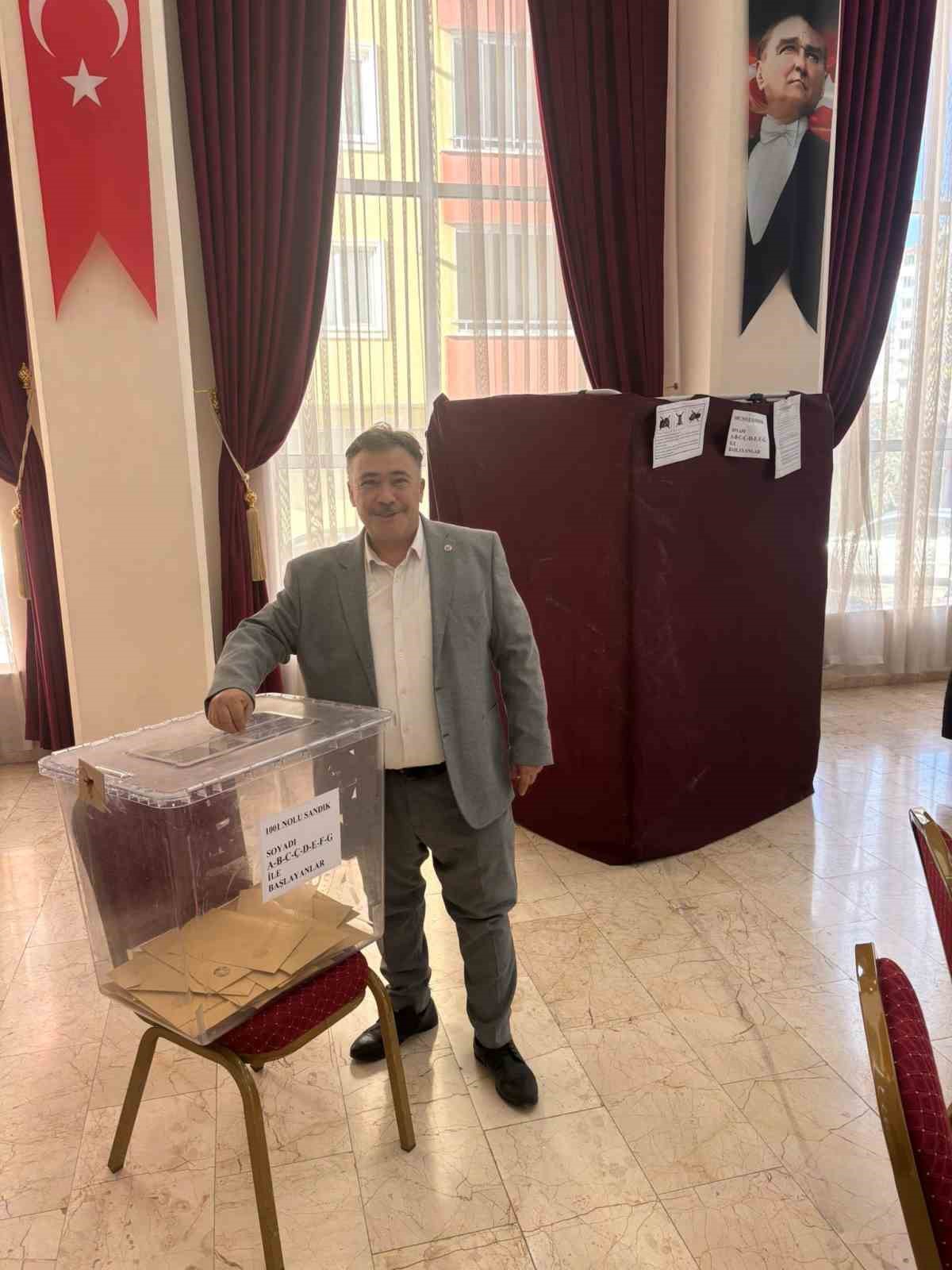 Selman Aydeniz yeniden başkan se&ccedil;ildi
