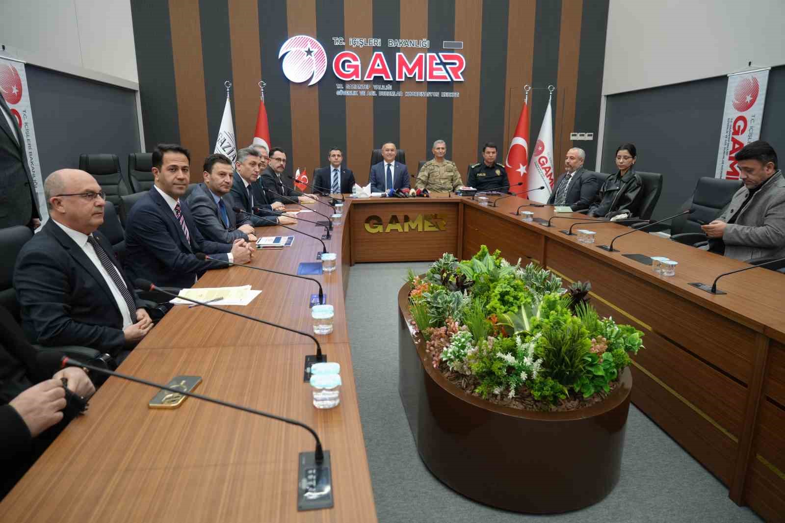 Gaziantep&rsquo;te 626 ter&ouml;r operasyonu yapıldı, 662 kilo uyuşturucu ele ge&ccedil;irildi
