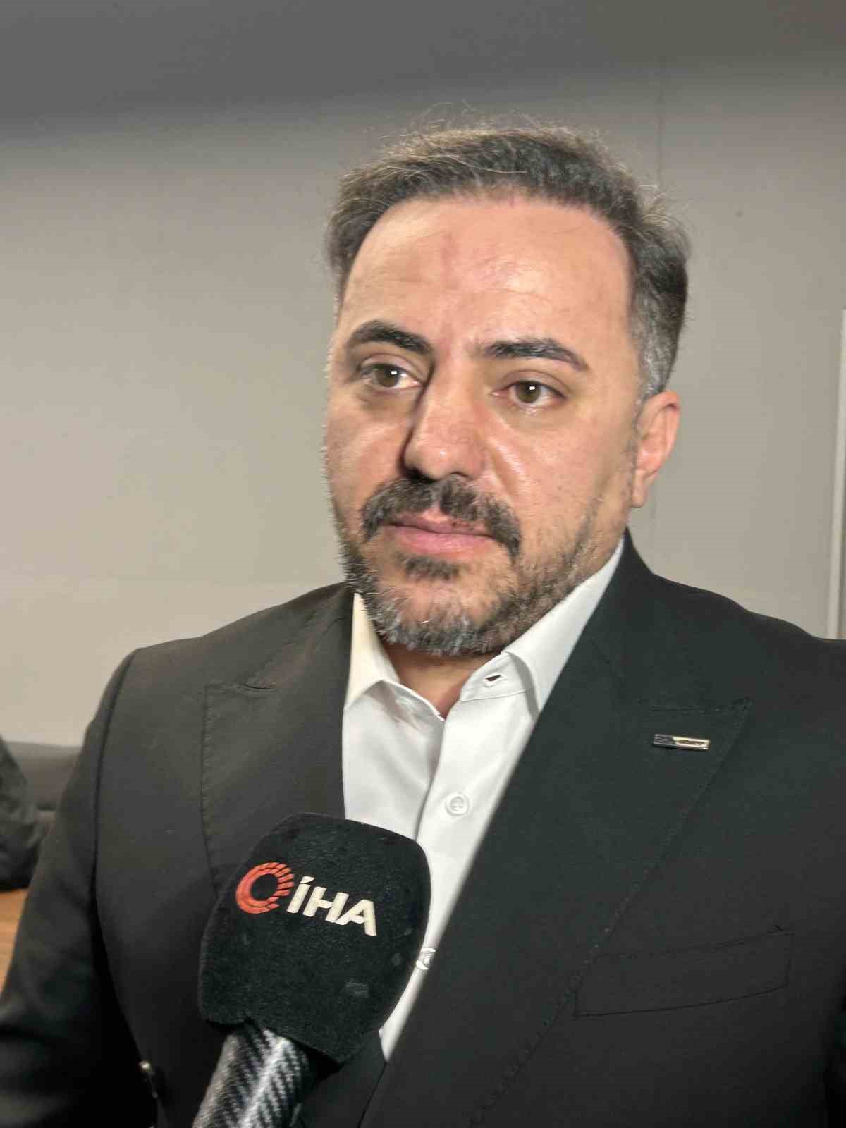 Zeytinburnu&rsquo;ndaki l&uuml;ks siteye getirilen kargo paketinin bomba gibi patladığı anların g&ouml;r&uuml;nt&uuml;leri &ccedil;ıktı
