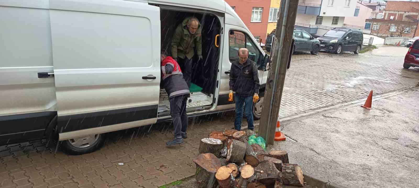 Ordu&rsquo;da ihtiya&ccedil; sahiplerine sıcak yemekleri ulaştırılıyor

