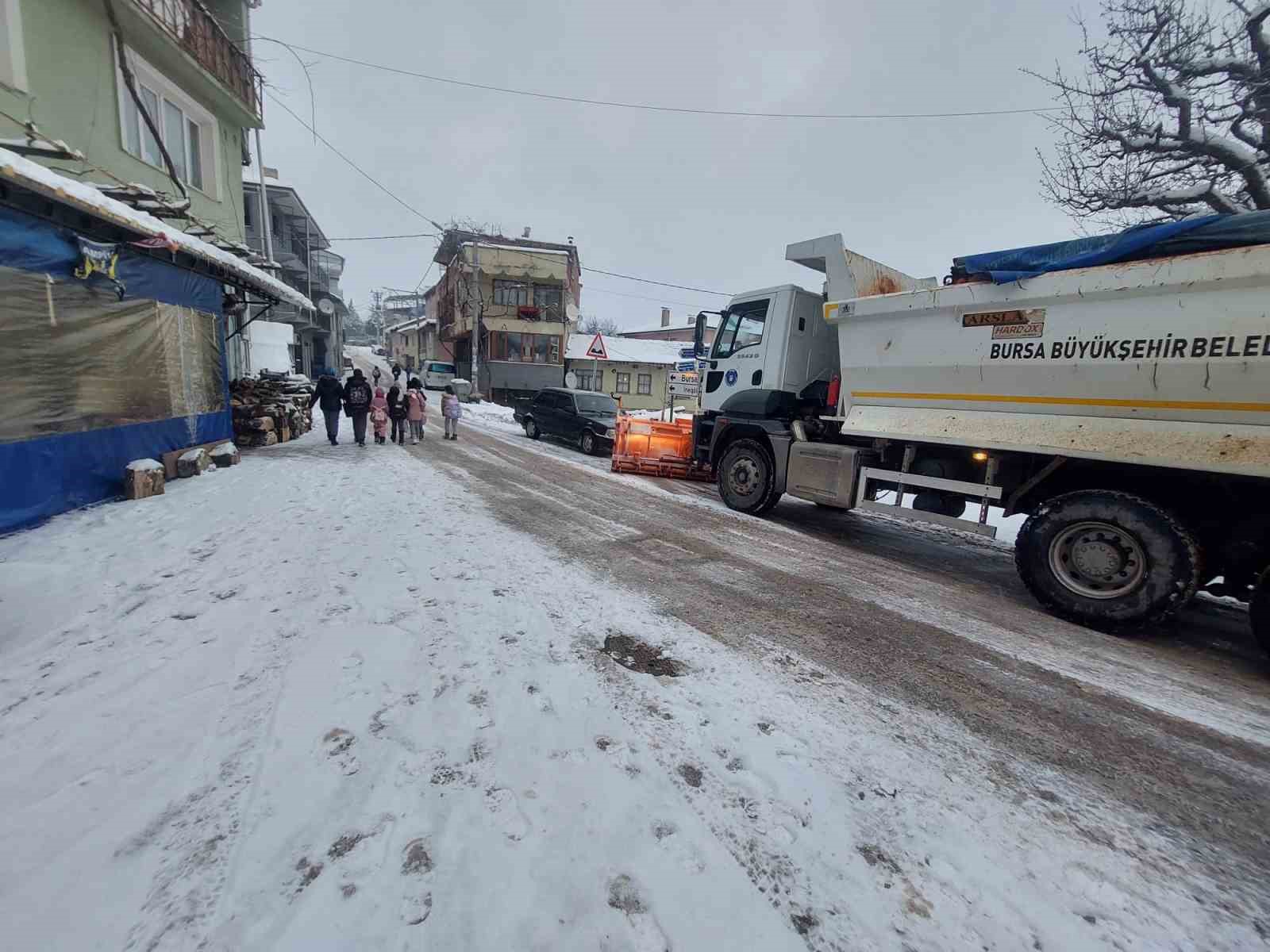 Bursa B&uuml;y&uuml;kşehir&rsquo;de kış mesaisi s&uuml;r&uuml;yor

