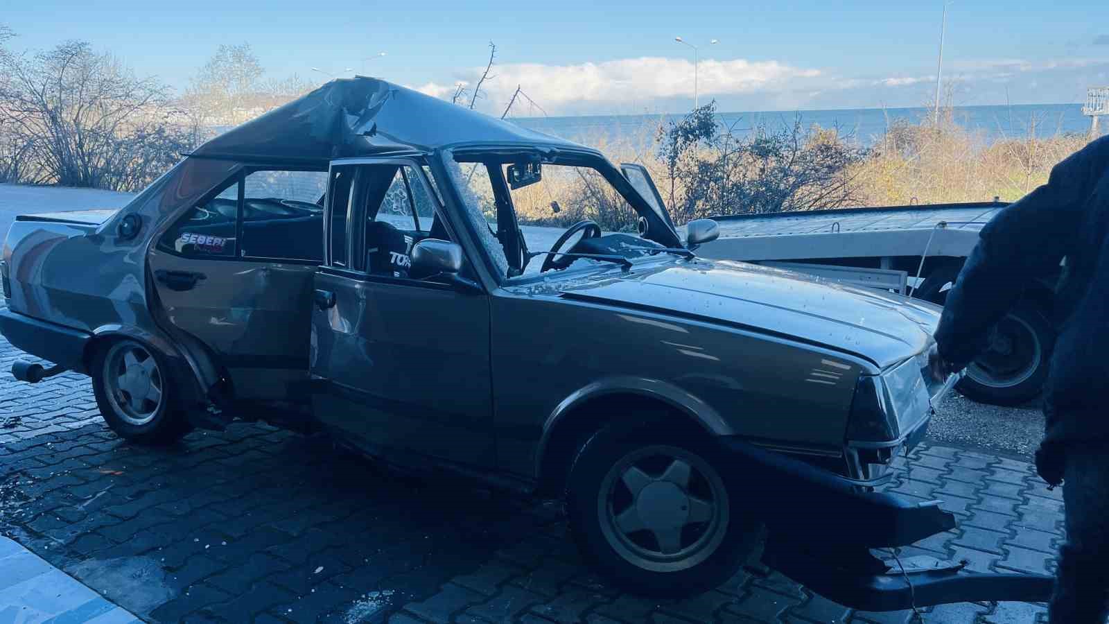 Ordu&rsquo;da buzlu yolda otomobilin &ccedil;arptığı yaşlı adam metrelerce havaya savruldu
