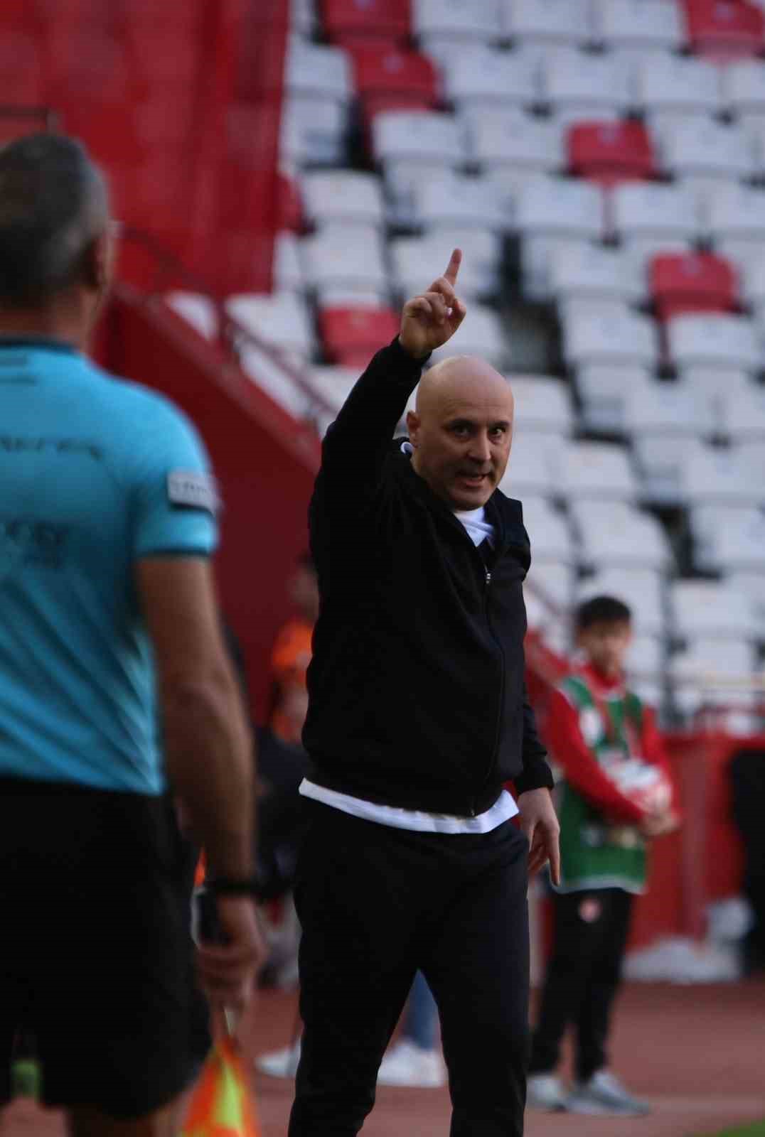 Ziraat T&uuml;rkiye Kupası: Antalyaspor: 0 - Gen&ccedil;lerbirliği: 0 (İlk yarı)
