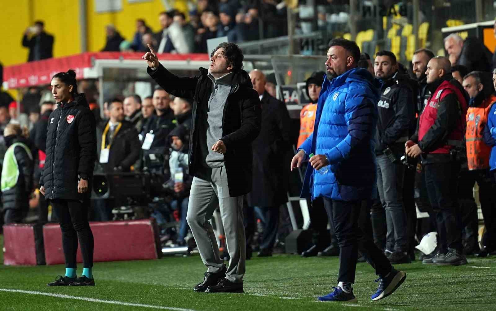 Ziraat Türkiye Kupası: İstanbulspor: 1 - Trabzonspor: 1 (İlk yarı)