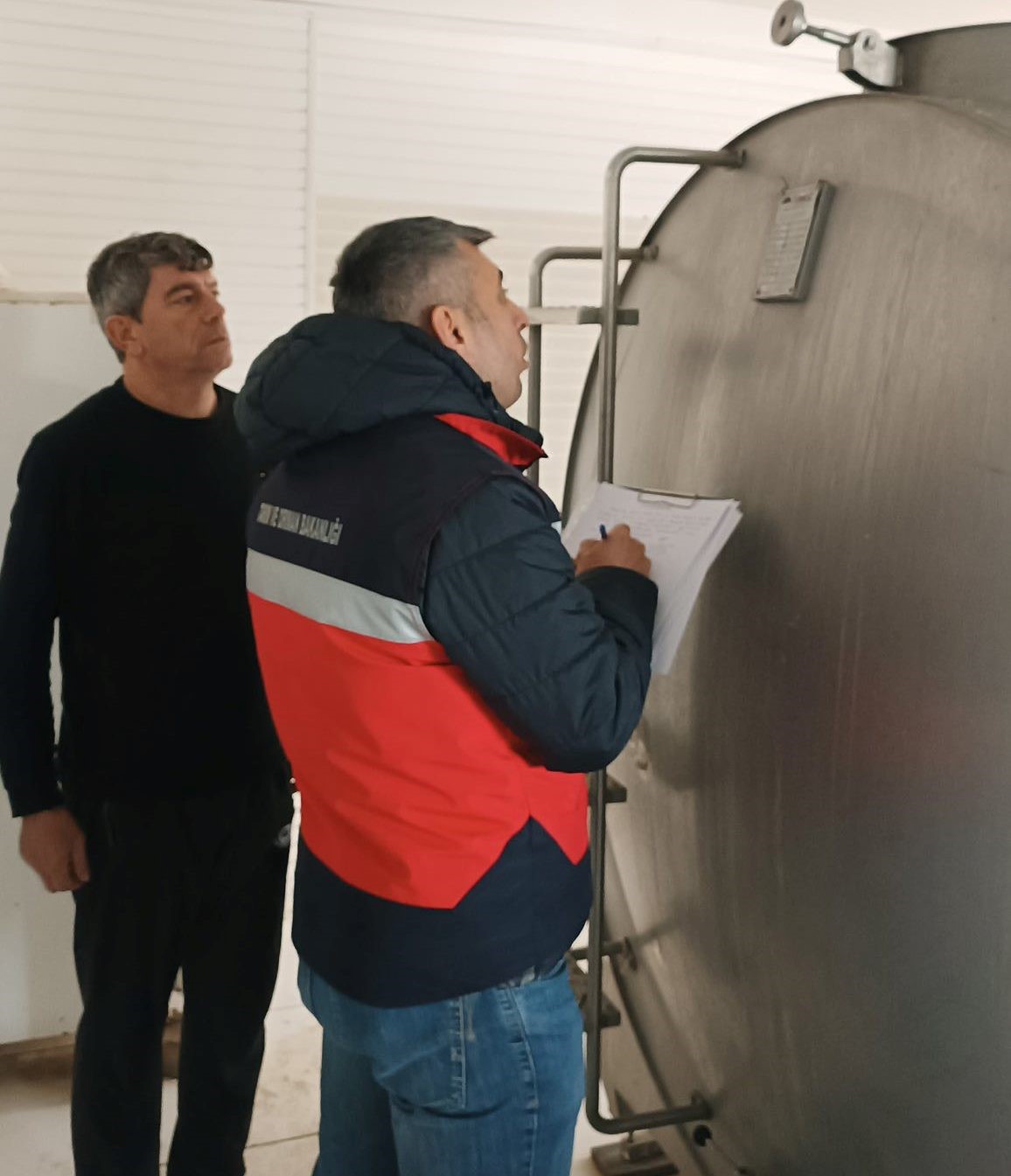 Altıntaş&rsquo;ta s&uuml;t soğutma tankları denetlendi
