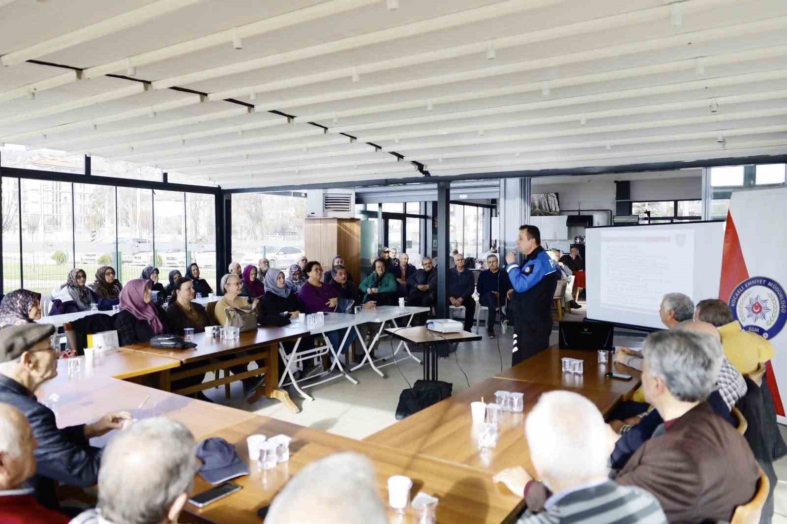 60+ Aktif Yaşlanma Kul&uuml;b&uuml;&rsquo;nde g&uuml;venlik bilgilendirme programı
