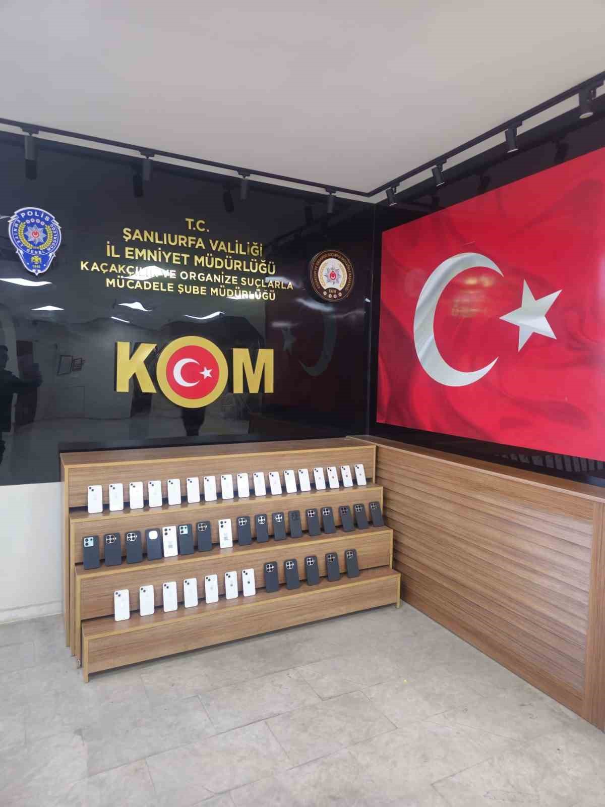 Şanlıurfa&rsquo;da g&uuml;mr&uuml;k ka&ccedil;ağı cep telefonu operasyonu: 3 g&ouml;zaltı
