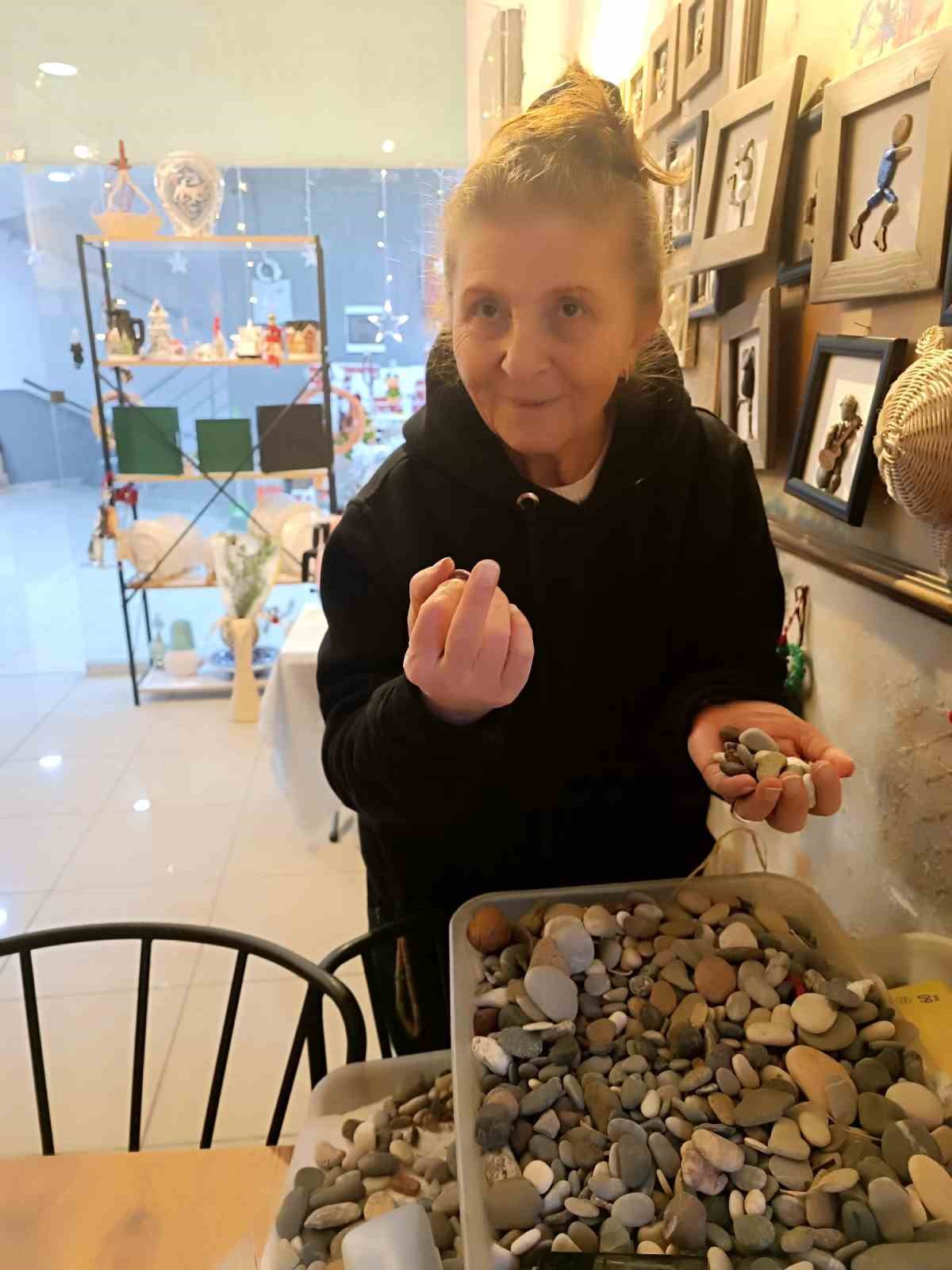 Kırşehir&rsquo;de taş s&uuml;sleme sanatının son temsilcisi &ccedil;ırak bulamamaktan dertli
