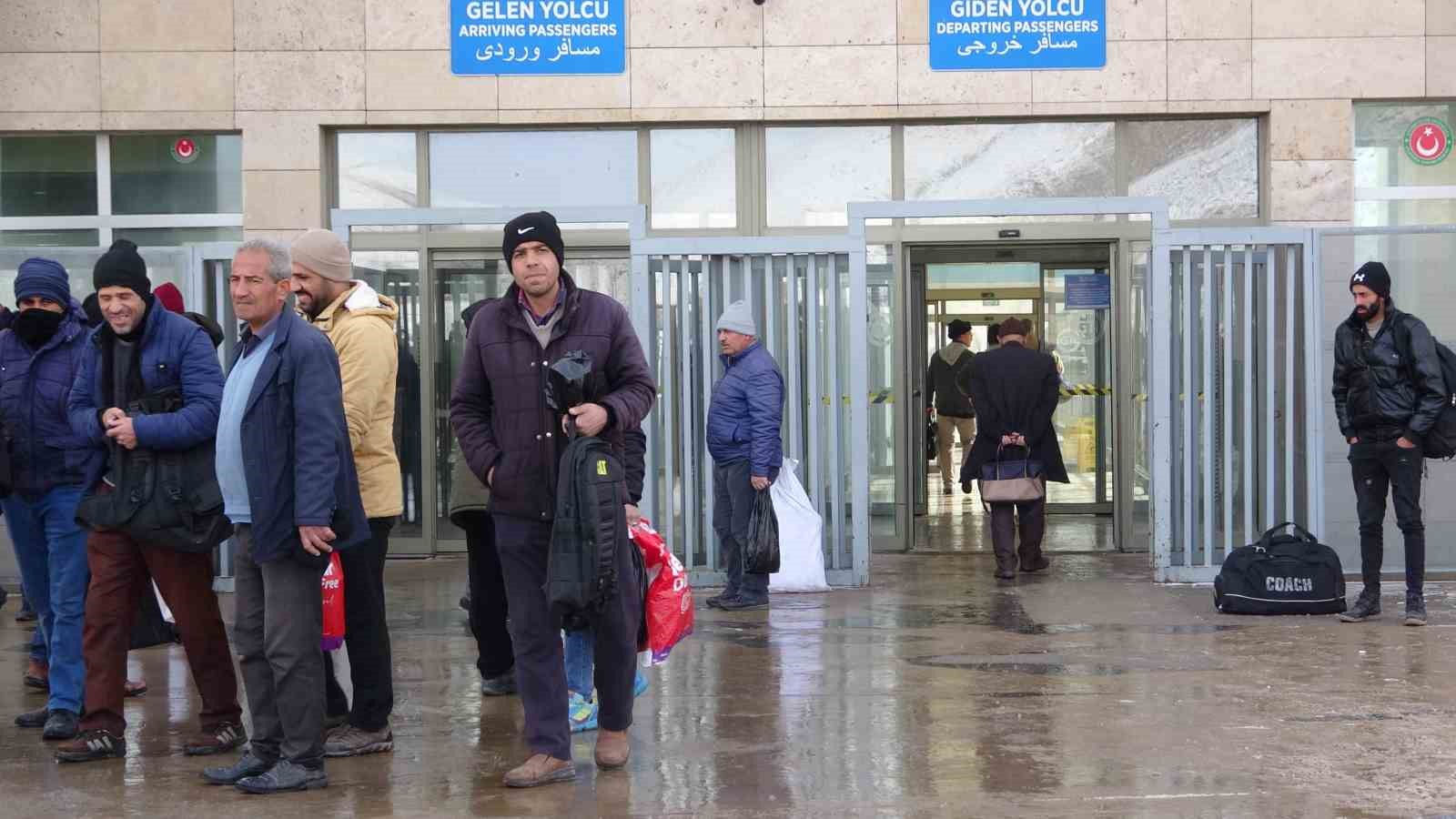 İranlı turistler &ouml;l&uuml; sayısının resmi rakamların &uuml;zerinde olabileceğini s&ouml;yledi
