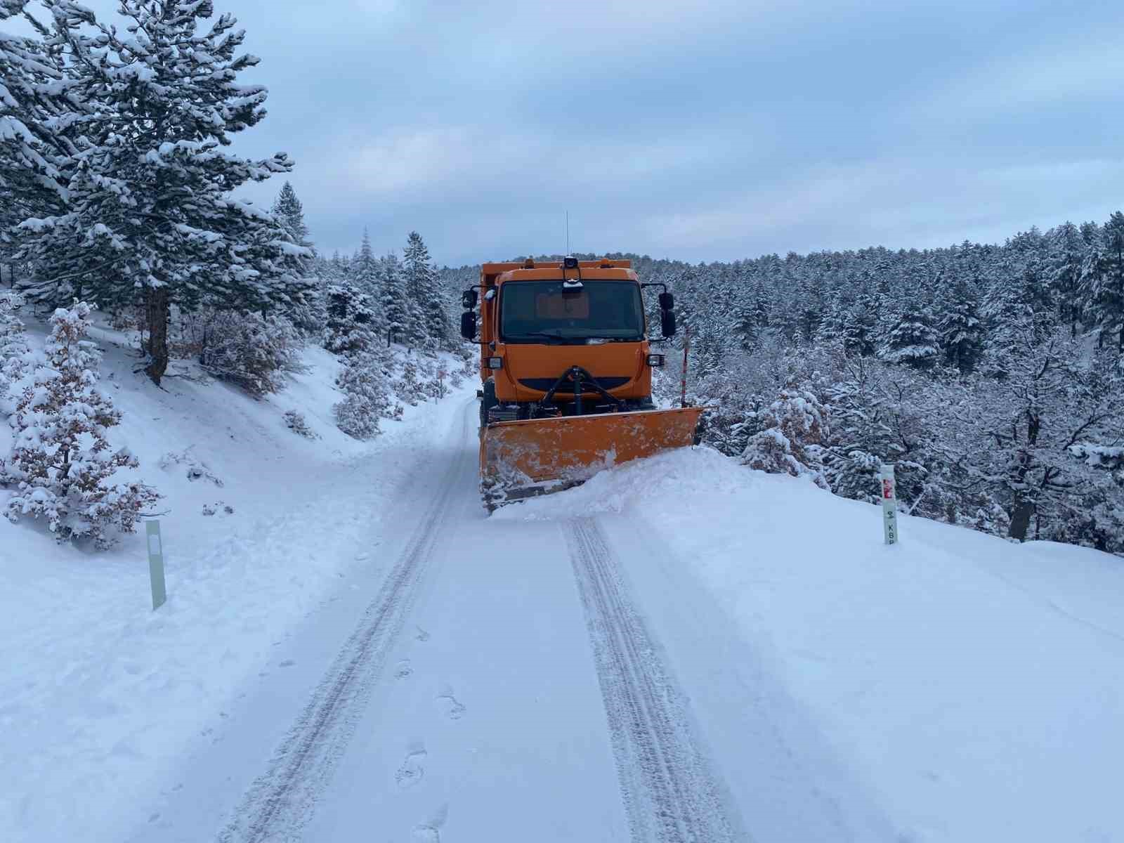 Konya Büyükşehir 31 ilçede 790 araçla kar mesaisinde
