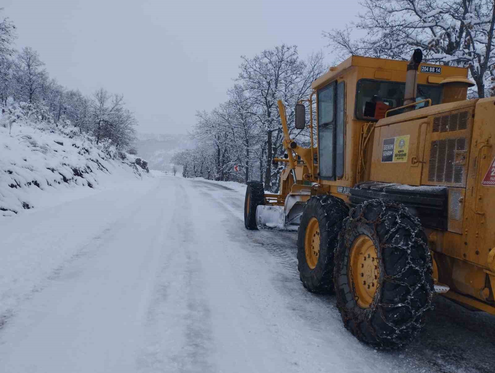 Konya Büyükşehir 31 ilçede 790 araçla kar mesaisinde