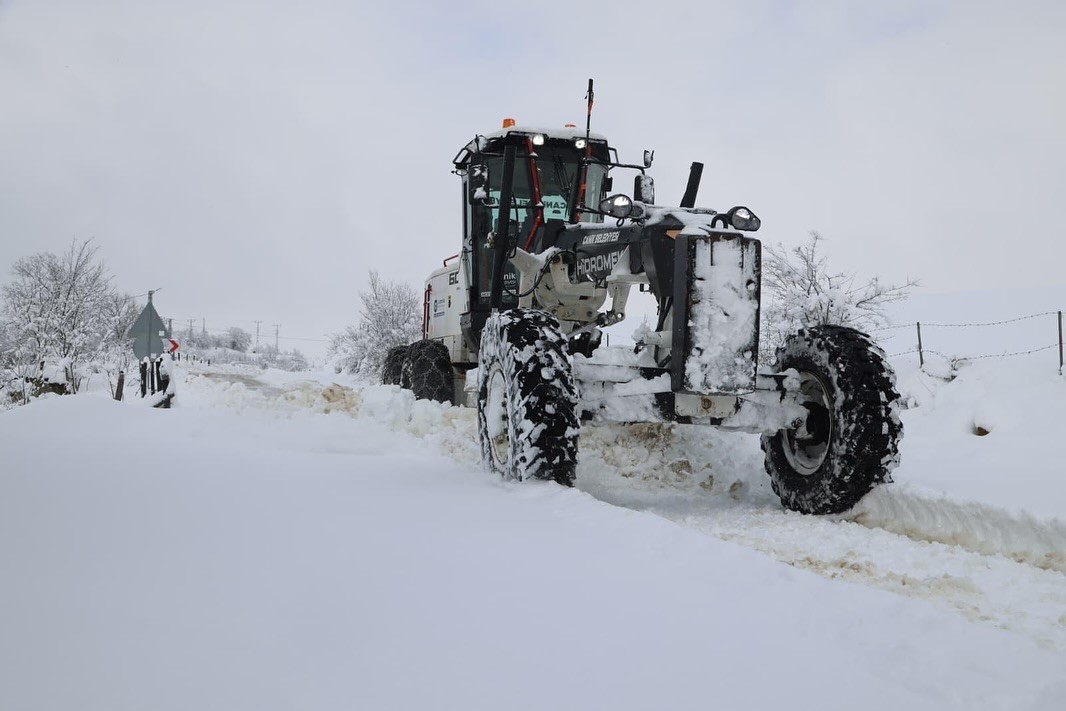 Canik&rsquo;te kar mesaisi: Kaymakam Aydın ve Başkan Sandık&ccedil;ı sahada
