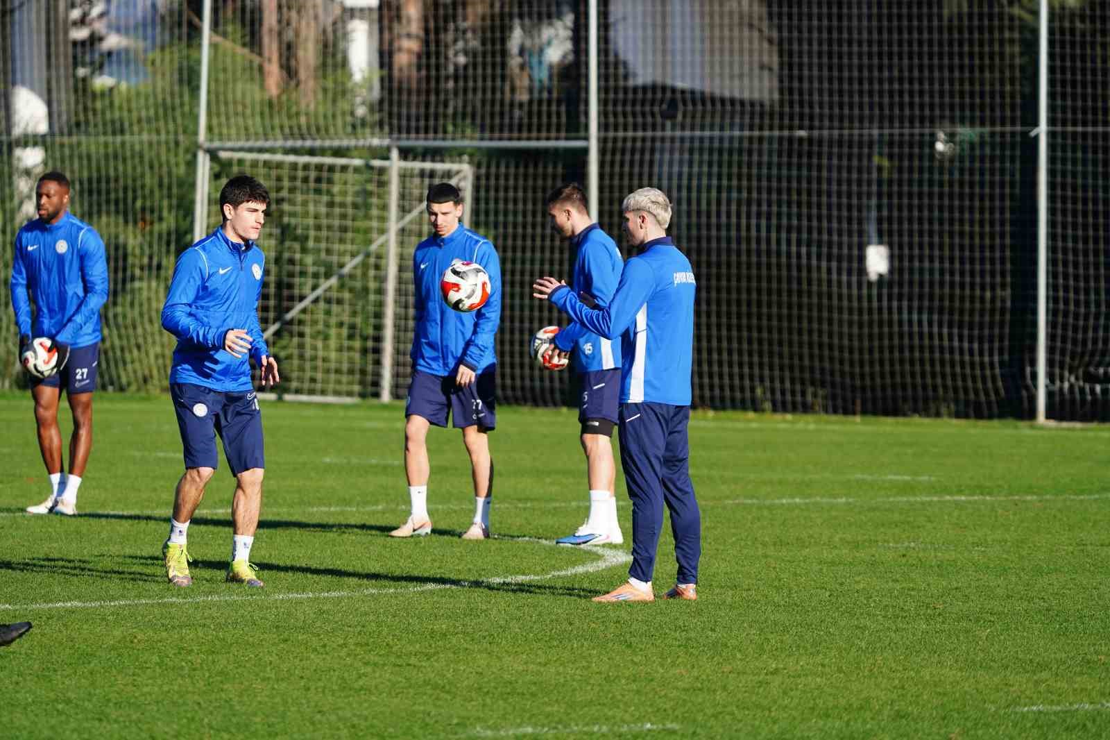 &Ccedil;aykur Rizespor, Antalya kampını tamamladı
