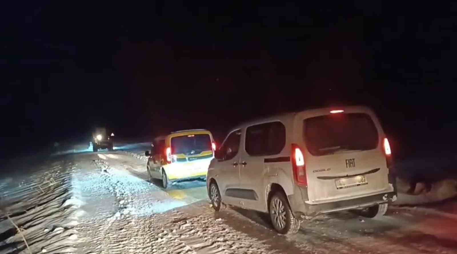 Malatya B&uuml;y&uuml;kşehir Belediyesinin karla m&uuml;cadele &ccedil;alışmaları devam ediyor
