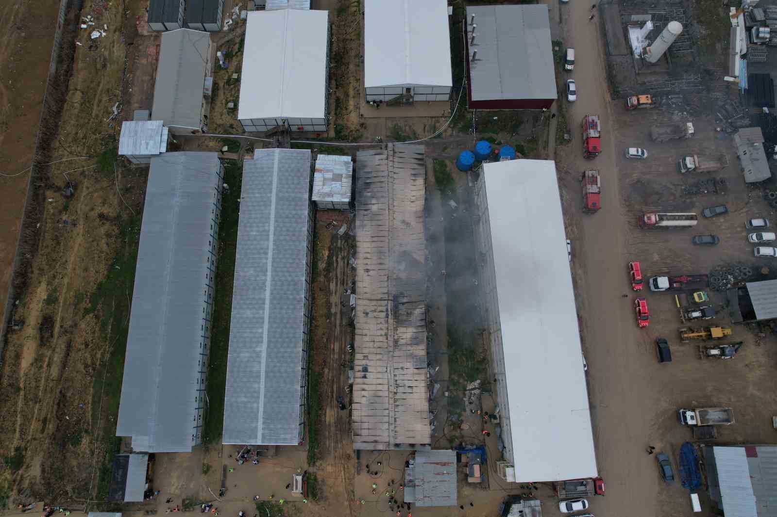 Kentin dört bir yanından görülen şehir hastanesi yangını kontrol altına alındı