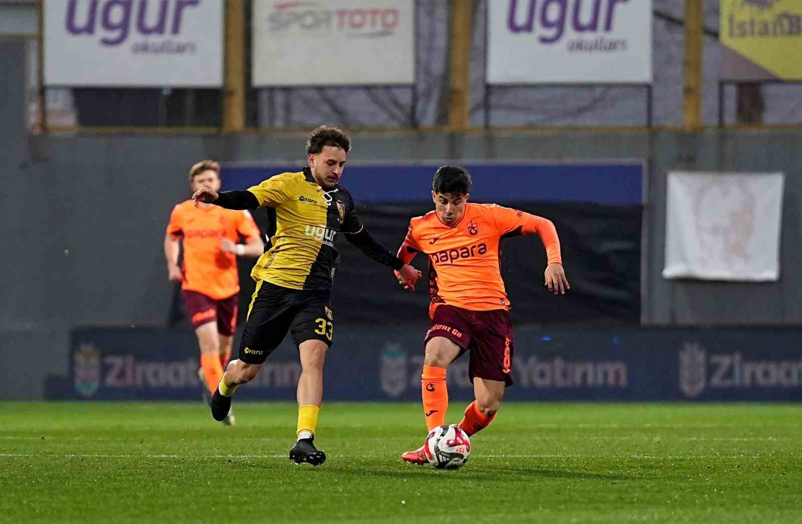 Ziraat T&uuml;rkiye Kupası: İstanbulspor: 1 - Trabzonspor: 1 (İlk yarı)
