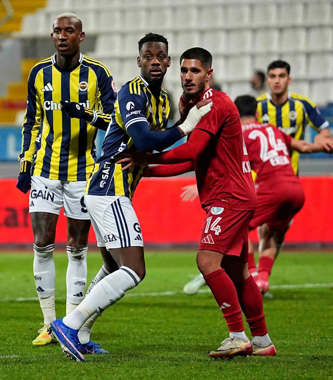 Ziraat T&uuml;rkiye Kupası: Beyoğlu Yeni &Ccedil;arşı: 0 - Fenerbah&ccedil;e: 0 (Ma&ccedil; devam ediyor)
