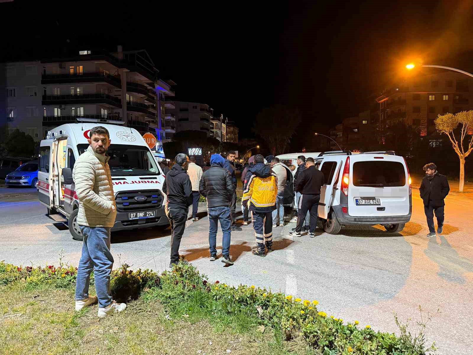 Gazipaşa&rsquo;da iki kamyonet &ccedil;arpıştı: 1 yaralı
