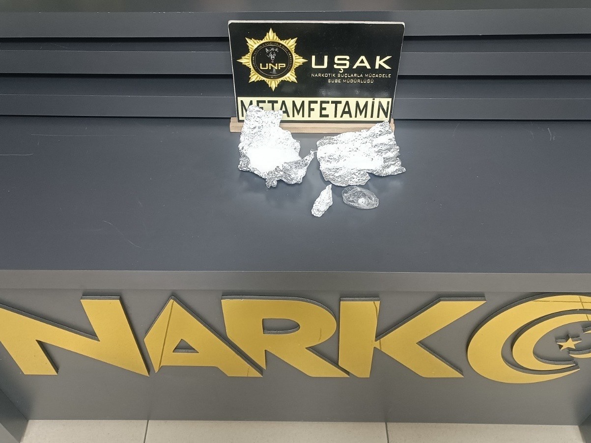 Uşak&rsquo;ta uyuşturucu operasyonunda 2 kişi tutuklandı
