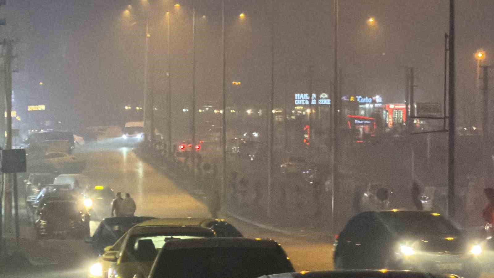 D&uuml;zce sis altında kaldı: G&ouml;r&uuml;ş mesafesi 10 metreye d&uuml;şt&uuml;
