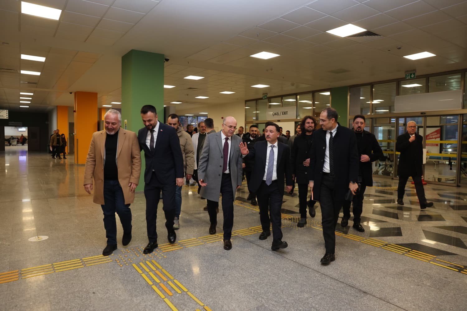 Vali &Ccedil;i&ccedil;ek, Şehir Hastanesi&rsquo;ne a&ccedil;ılacak Hal K&uuml;t&uuml;phanesini inceledi
