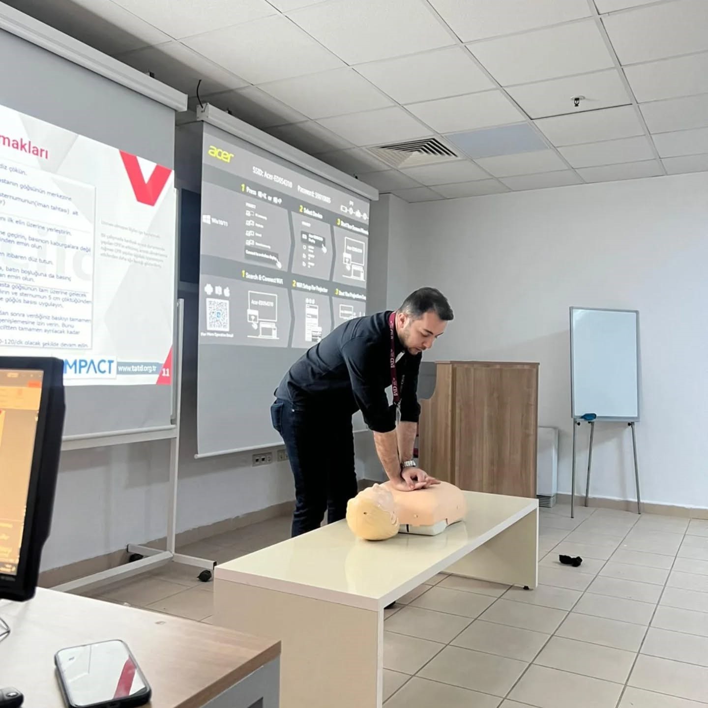 AD&Uuml;&rsquo;de sağlık &ccedil;alışanlarına temel yaşam desteği eğitimi
