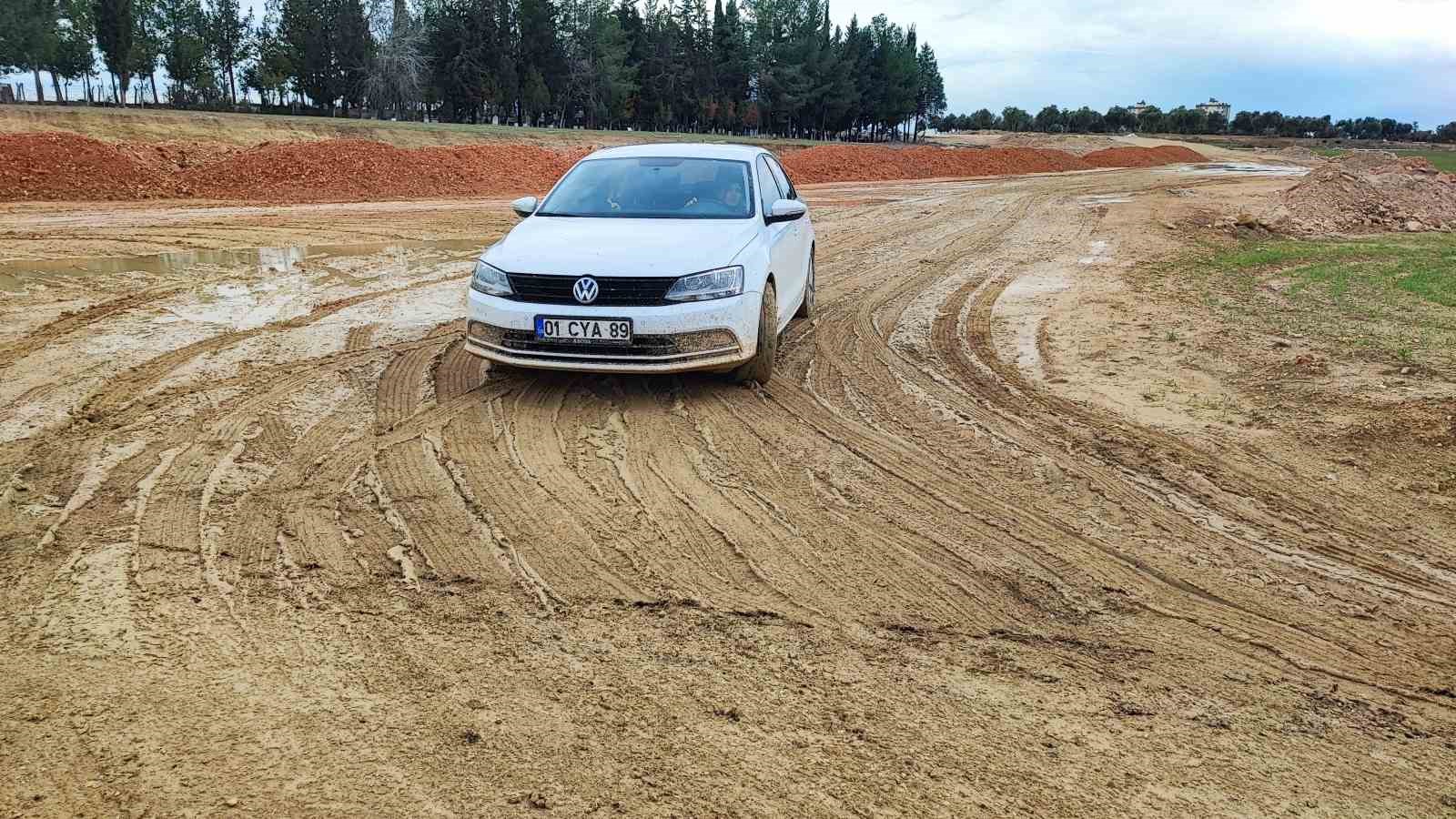 15 yıllık &Ccedil;ukurova G&uuml;zel Sanatlar Lisesi &ccedil;amura teslim
