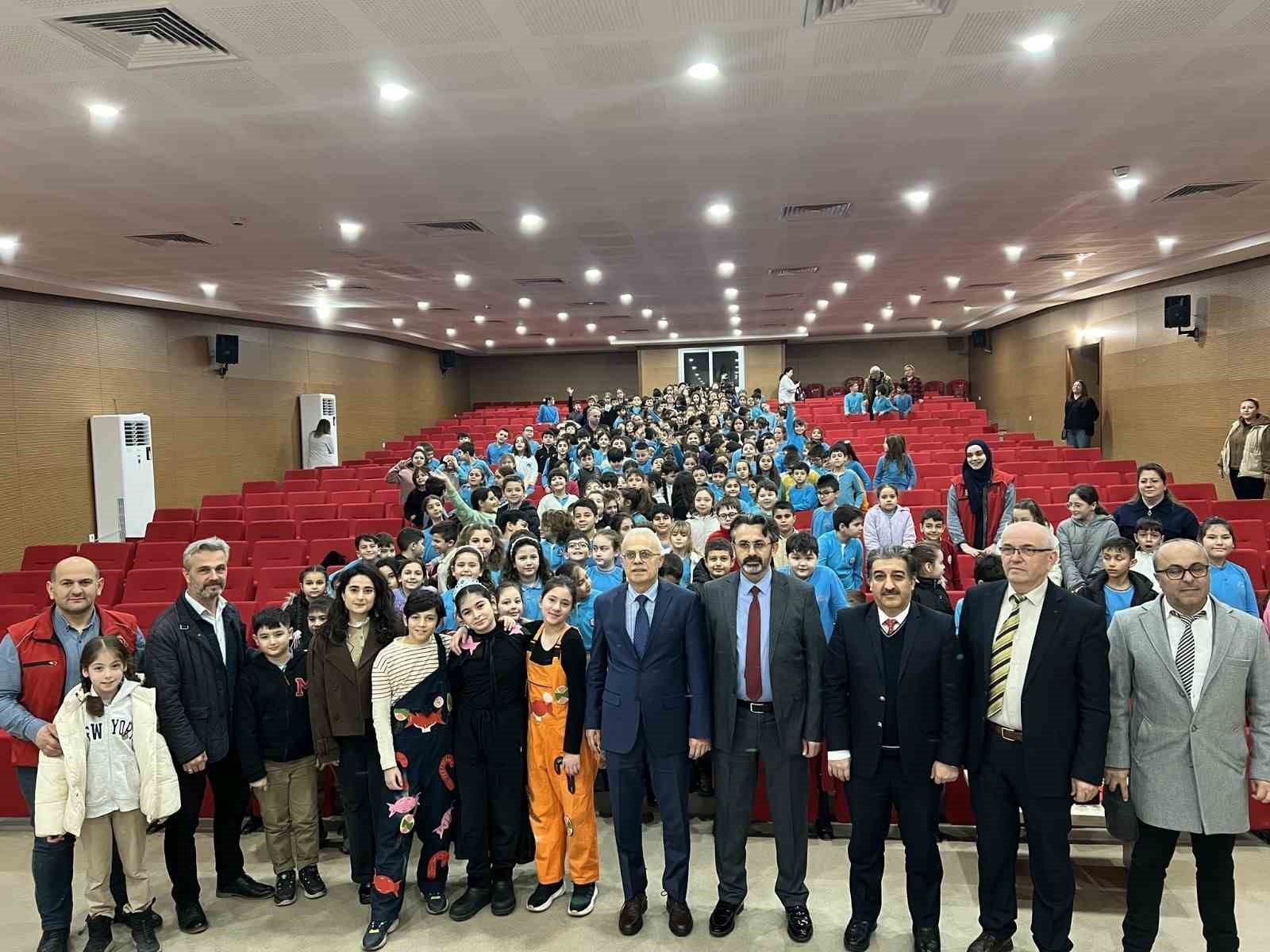 "RI-FAT GSB Çocuk Tiyatrosu" projesi kapsamında okullarda tiyatro gösterisi