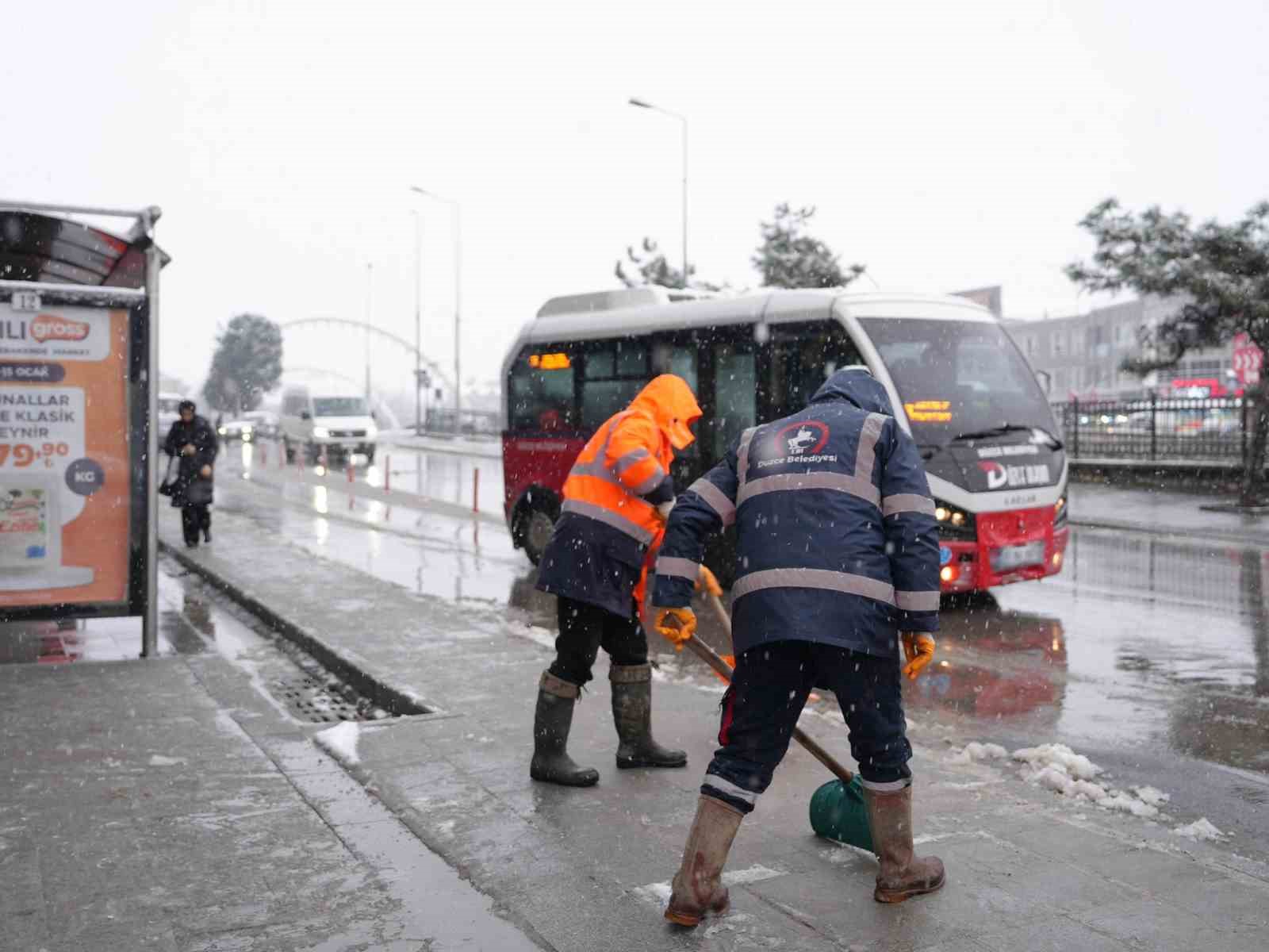 Düzce’de kar timleri sahada görev başında
