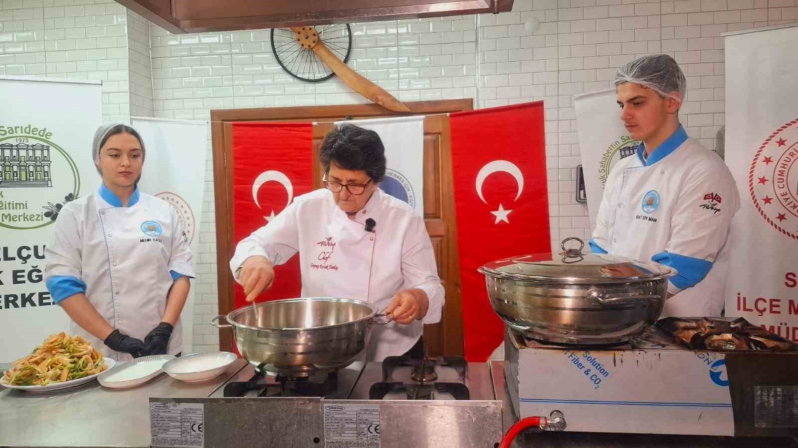 Sel&ccedil;uk Şirince&rsquo;de y&ouml;reye &ouml;zg&uuml; lezzetler uygulamalı olarak tanıtılıyor
