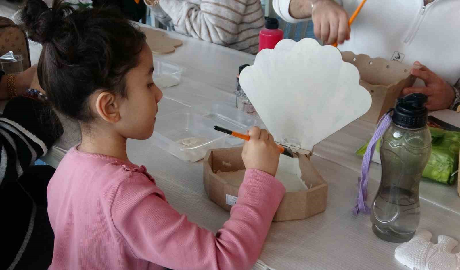 Mersin&rsquo;de hastalar ve sağlık &ccedil;alışanları sanatta buluştu
