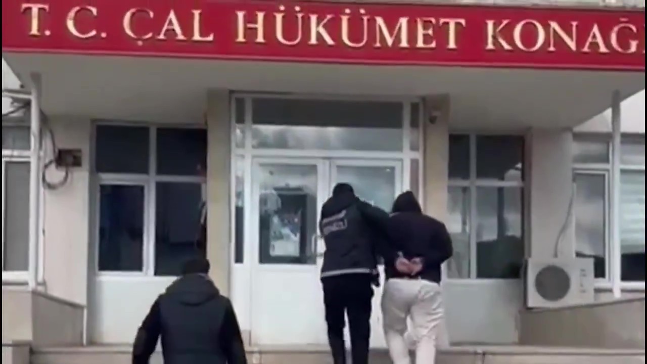 Denizli&rsquo;de arama yapılan ara&ccedil;ta 1,5 kilogram metamfetamin ele ge&ccedil;irildi
