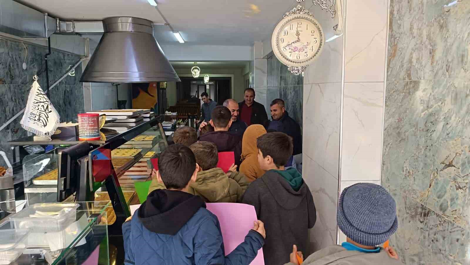 Kahta Selamlaşıyor Projesiyle &ouml;ğrencilerden anlamlı ziyaretler
