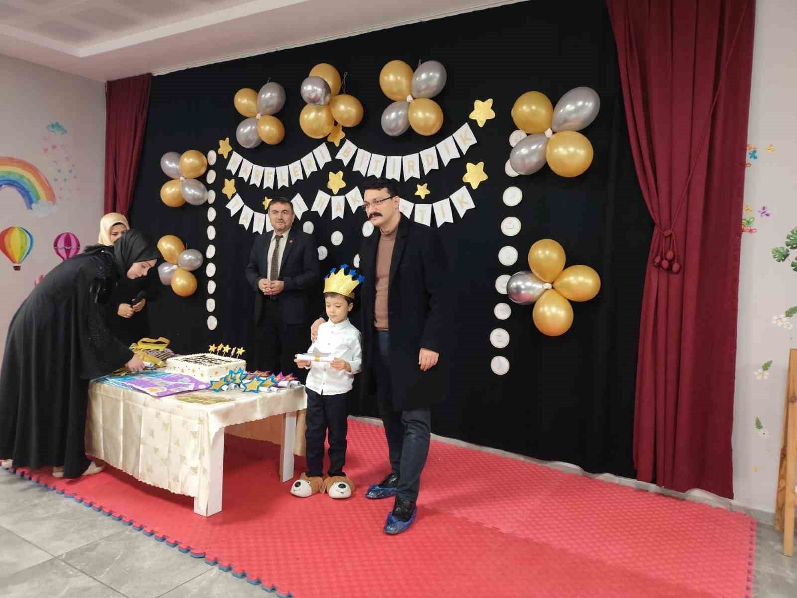 Kur&rsquo;an kursunda &lsquo;Harfleri Bitirme ve Belge Programı&rsquo; d&uuml;zenlendi
