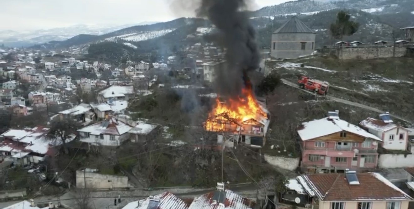 Tokat’ta sobadan çıkan kıvılcım evi kül etti