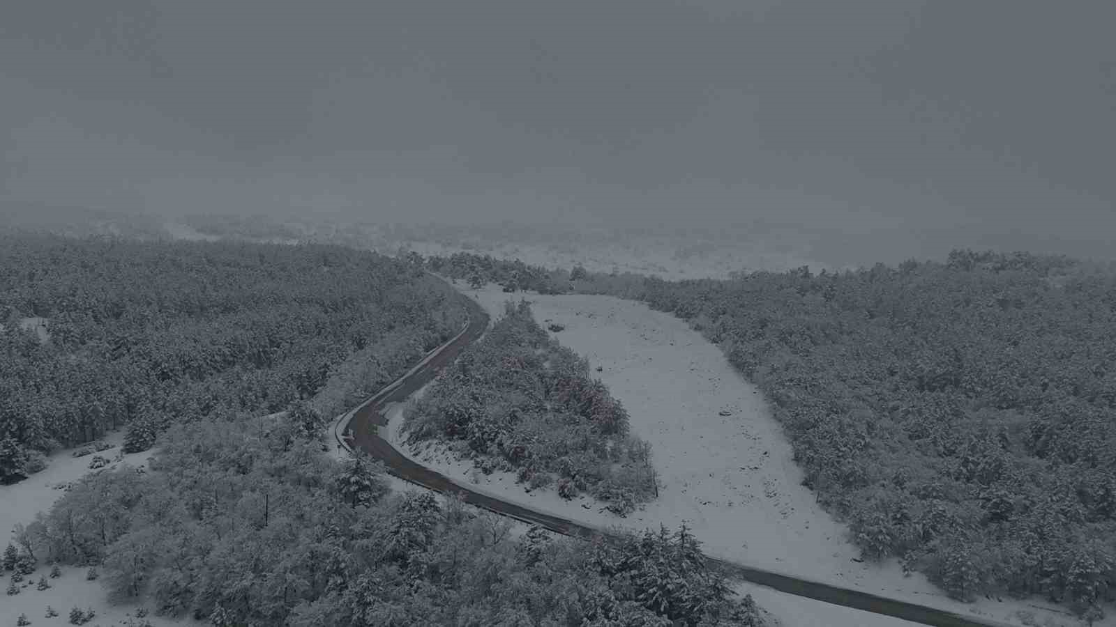 Eskişehir&rsquo;in y&uuml;ksek rakımlı dağlarının karla kaplı hali havadan g&ouml;r&uuml;nt&uuml;lendi
