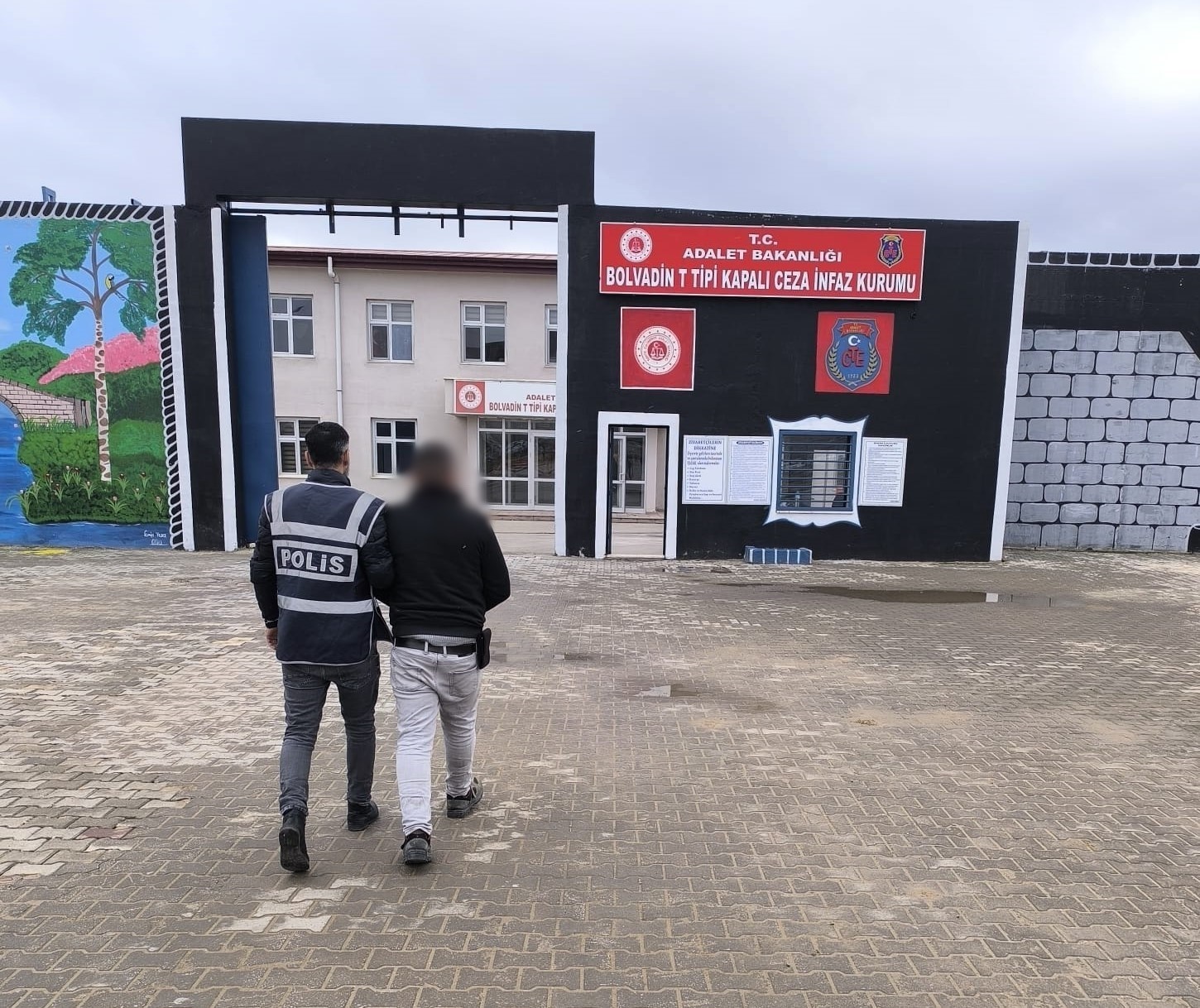 Cinayetten hapis cezasıyla aranan şahsı polis yakaladı