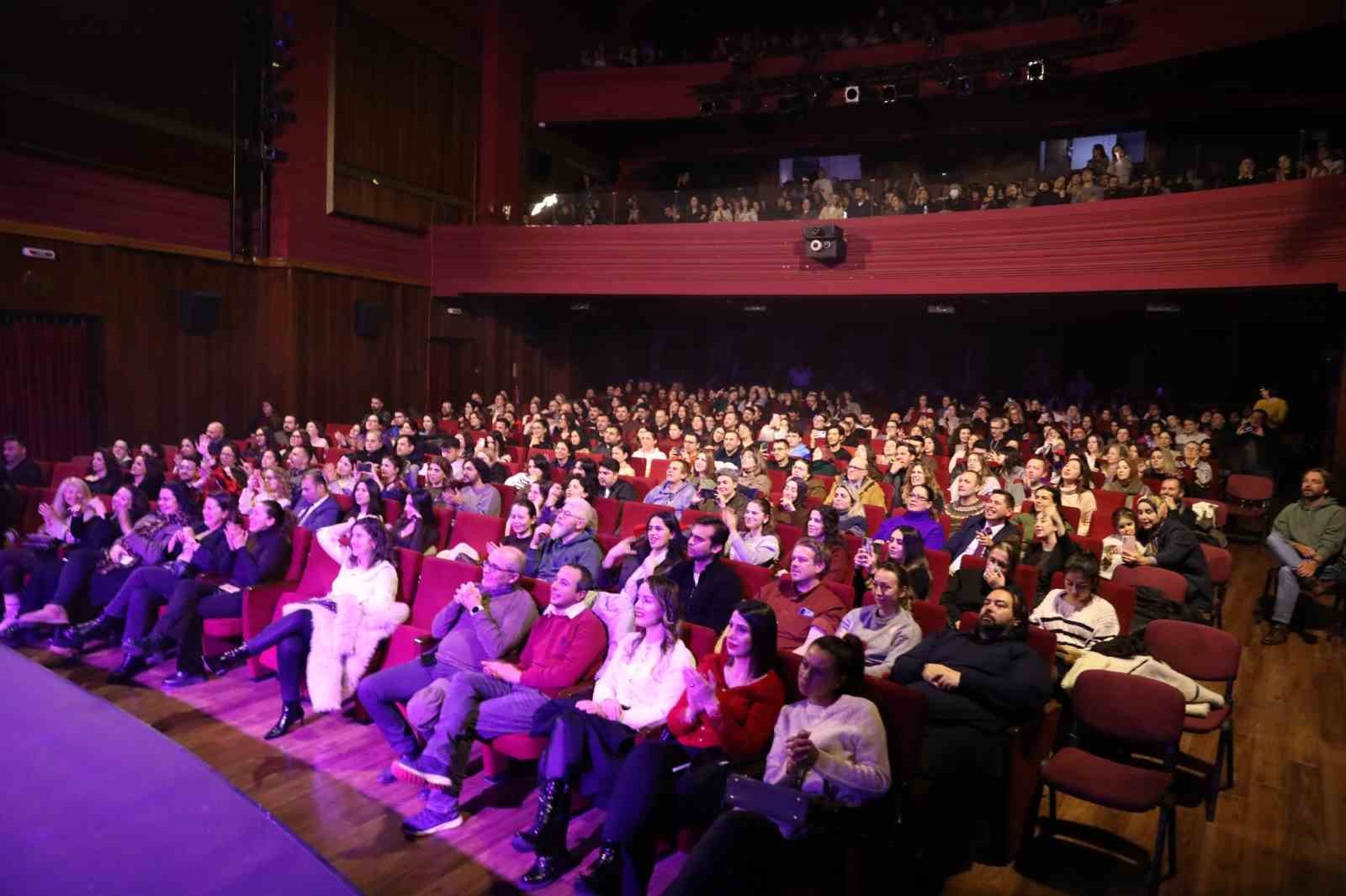 Bursa&rsquo;da Gaye Su Akyol ile m&uuml;zik dolu gece
