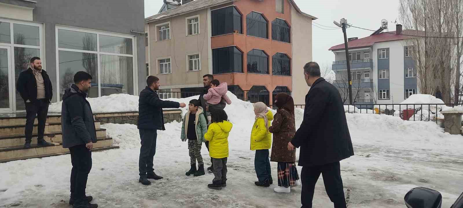 Hask&ouml;y&rsquo;de 4 &ccedil;ocuklu anneye belediye ve kaymakamlık desteği
