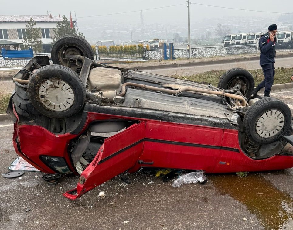 Tavşanlı&rsquo;da otomobil takla attı: 1 yaralı
