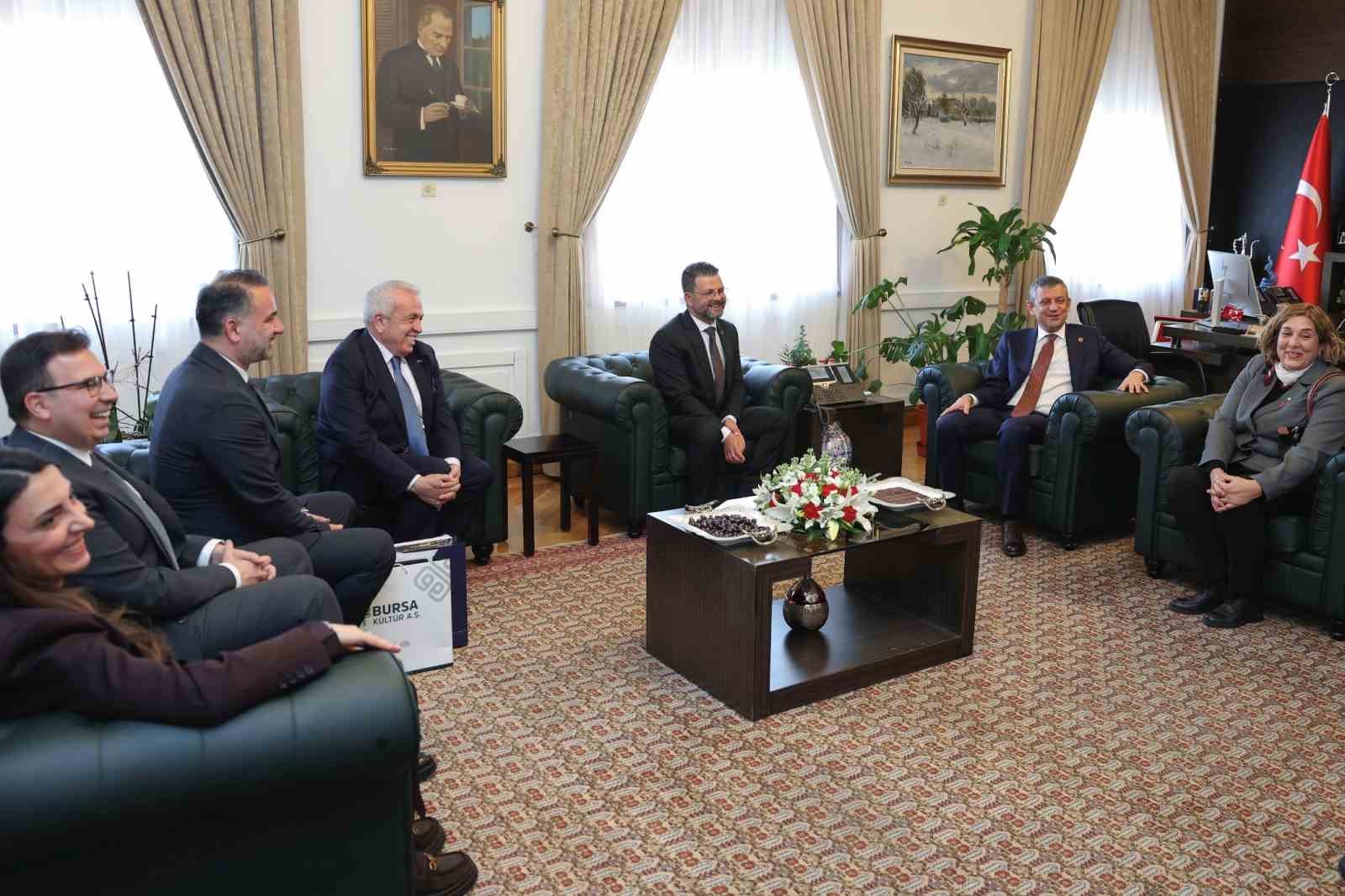 CHP Genel Başkanı &Ouml;zel&rsquo;den Nil&uuml;fer ve Bursa teşkilatına mesaj
