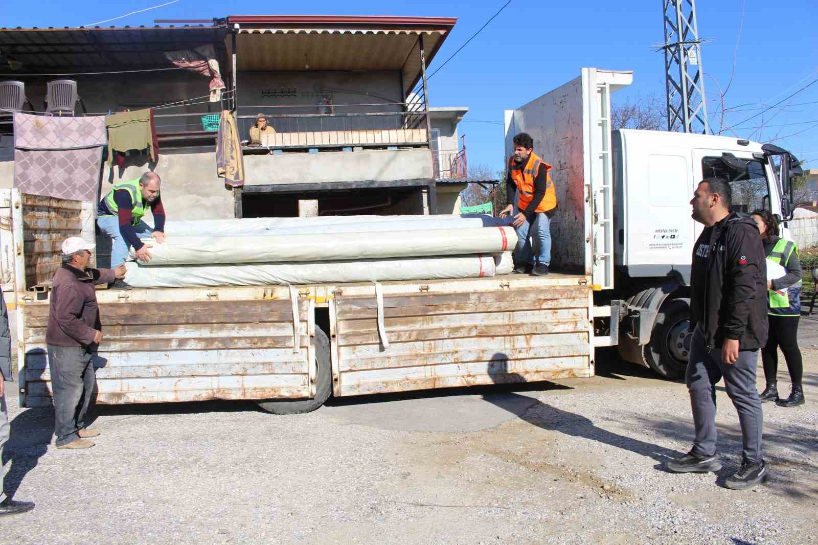 B&uuml;y&uuml;kşehir Belediyesi&rsquo;nden hortumdan zarar g&ouml;ren &uuml;reticiye destek
