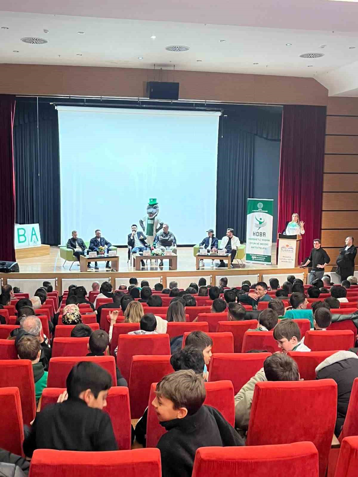 Bursaspor Mudanya&rsquo;da &ouml;ğrencilerle buluştu
