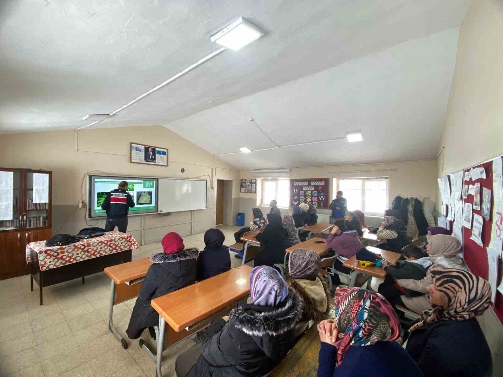 Akyaka&rsquo;da annelere narkotik eğitimi
