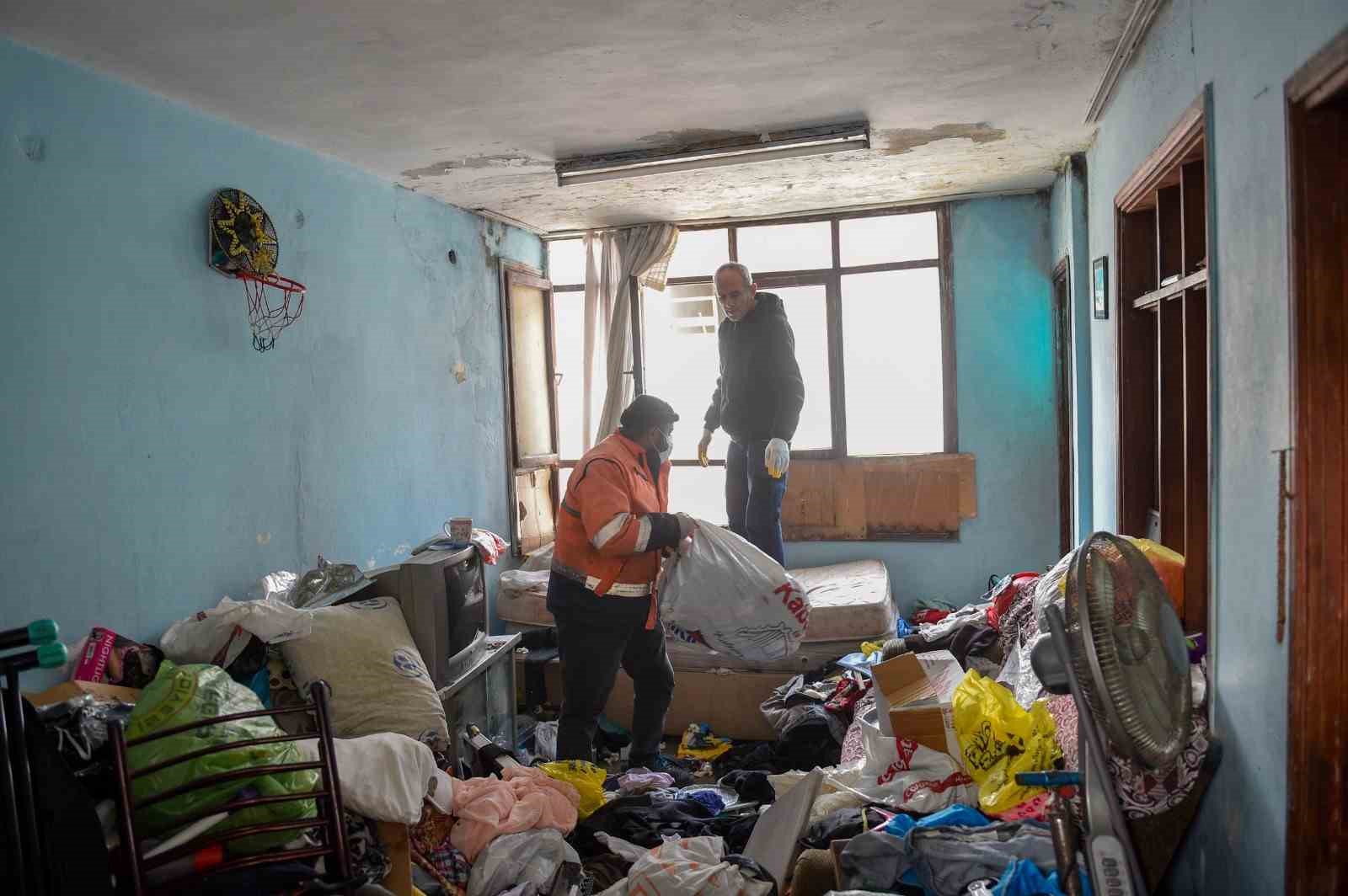 Adana’da çöp ev temizlendi