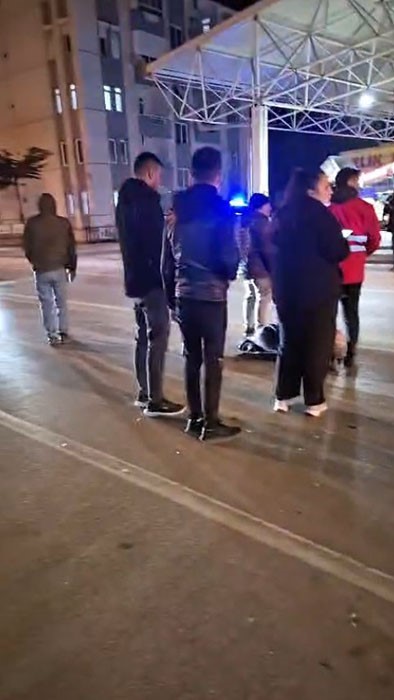 Alkoll&uuml; s&uuml;r&uuml;c&uuml;n&uuml;n &ccedil;arptığı engelli adam yaralandı
