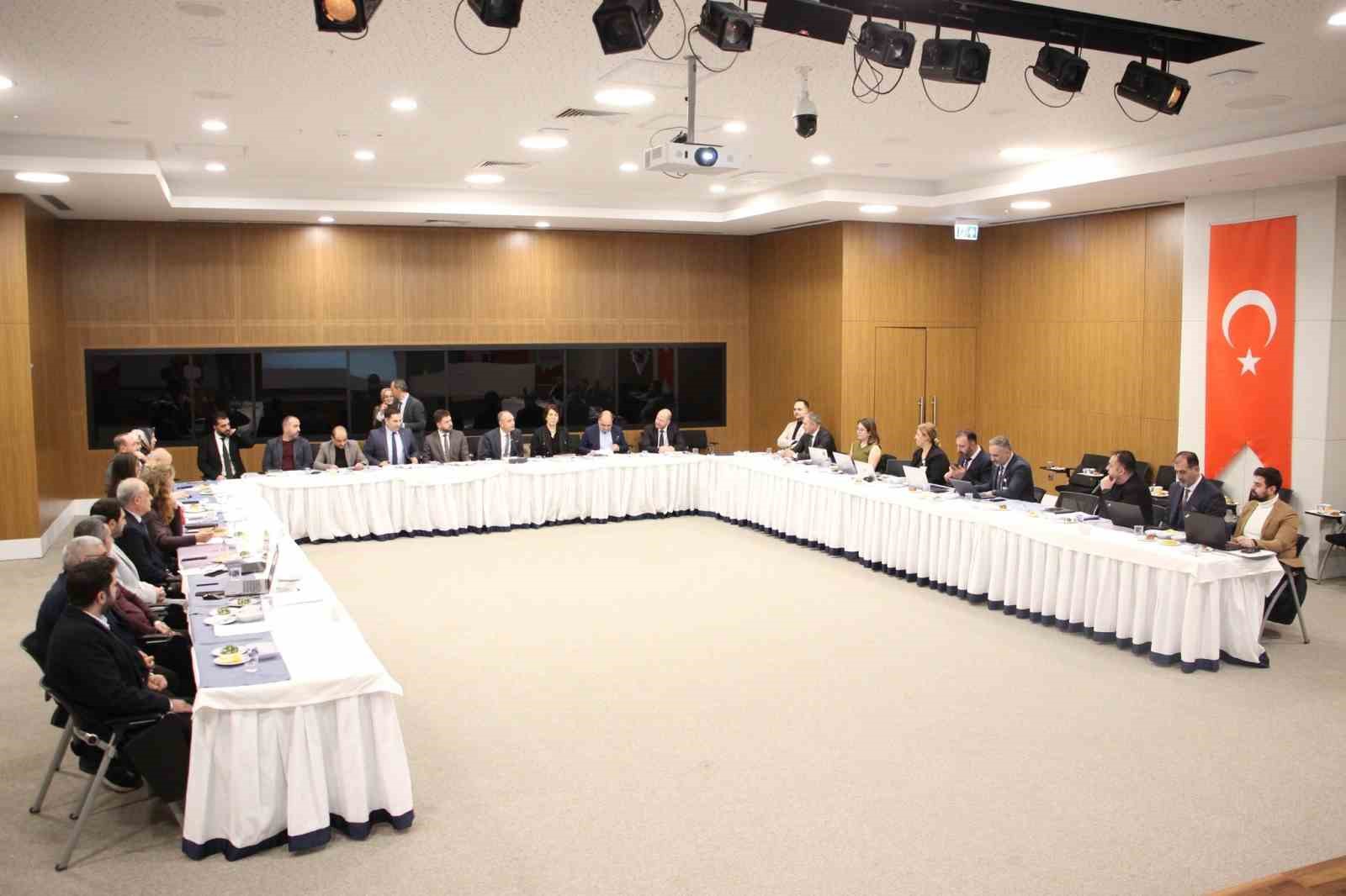 Fethi Sekin Şehir Hastanesi’ndeki hizmetler değerlendirildi