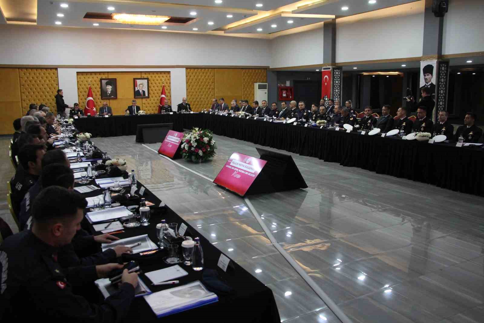 Vali Toros a��klad�: Mersin�de su� oranlar� d��t�, ayd�nlatma oran� y�zde 99,6�ya y�kseldi
